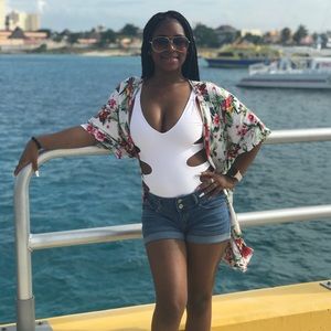 Meet your Posher, Mia